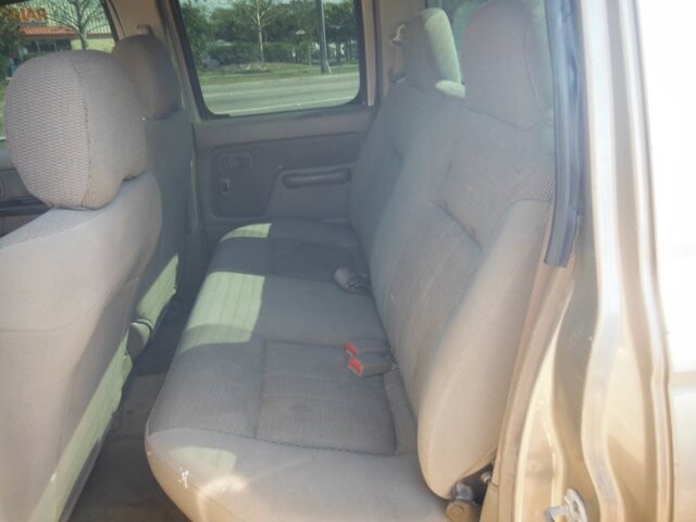 2004 Nissan Frontier in Holiday, FL 34690 - 2440612 5