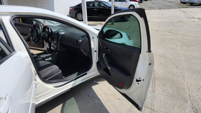 2005 Pontiac G6 in Cartersville, GA 30120 - 2441037 7