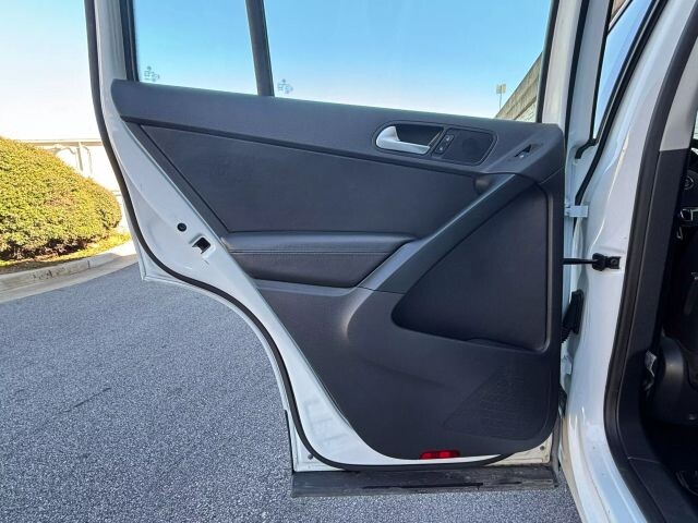 2016 Volkswagen Tiguan in Decatur, GA 30032 - 2443483 87