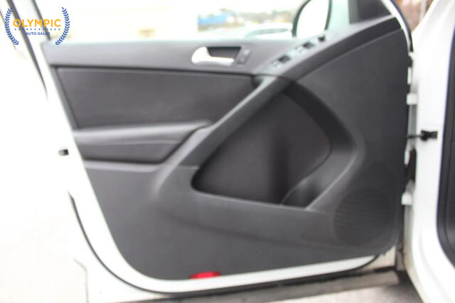 2016 Volkswagen Tiguan in Decatur, GA 30032 - 2443483 40