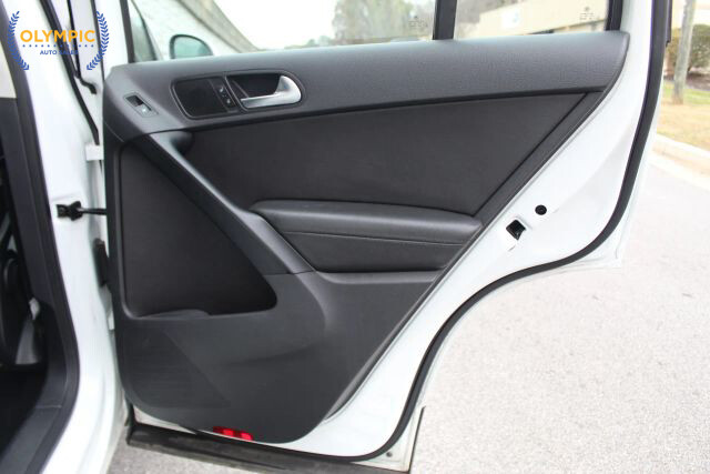 2016 Volkswagen Tiguan in Decatur, GA 30032 - 2443483 43