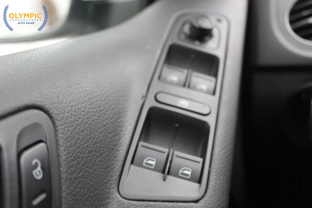 2016 Volkswagen Tiguan in Decatur, GA 30032 - 2443483 32