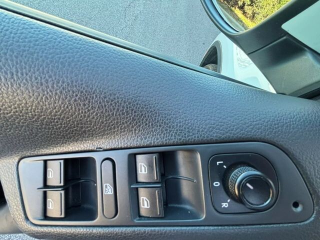 2016 Volkswagen Tiguan in Decatur, GA 30032 - 2443483 78