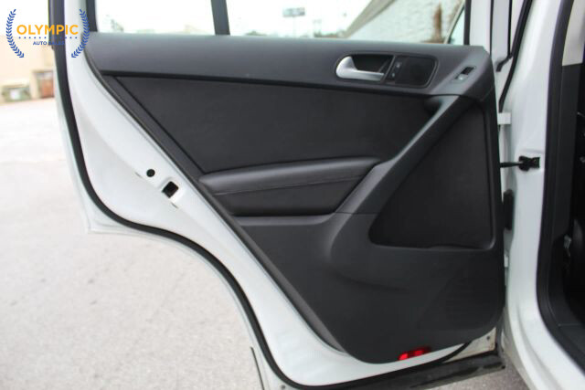 2016 Volkswagen Tiguan in Decatur, GA 30032 - 2443483 42