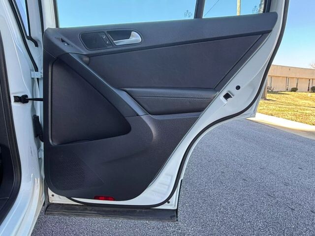 2016 Volkswagen Tiguan in Decatur, GA 30032 - 2443483 88