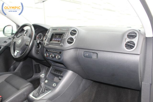 2016 Volkswagen Tiguan in Decatur, GA 30032 - 2443483 17