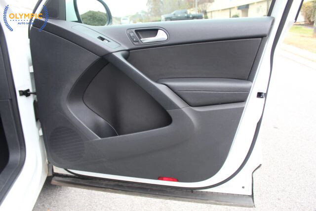 2016 Volkswagen Tiguan in Decatur, GA 30032 - 2443483 41