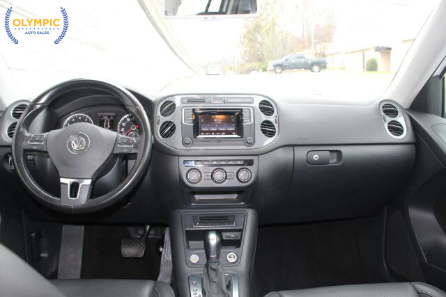 2016 Volkswagen Tiguan in Decatur, GA 30032 - 2443483 16