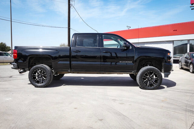 2017 Chevrolet Silverado 1500 in San Antonio, TX 78228 - 2443776 9