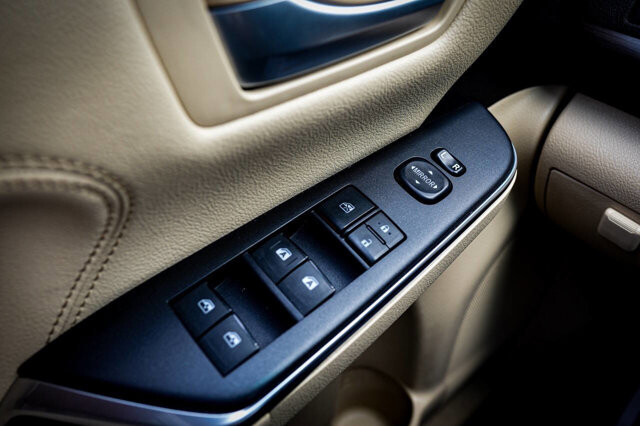 2016 Toyota Camry in San Antonio, TX 78228 - 2443778 5