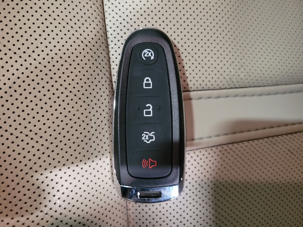 2014 Lincoln MKS in Temple Hills, MD 20746 - 2447331 32