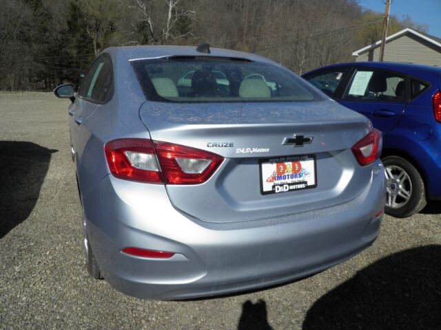 2018 Chevrolet Cruze in Barton, MD 21521 - 2447463 5