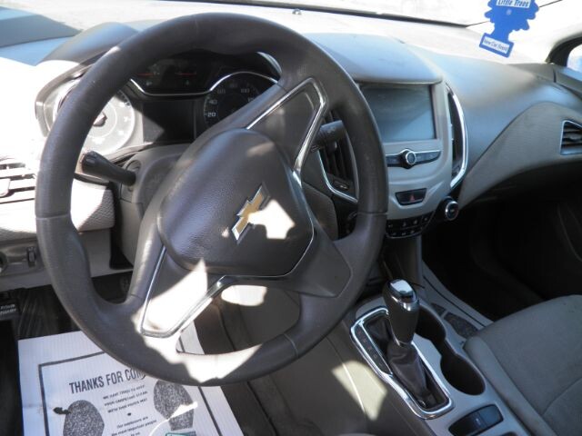 2018 Chevrolet Cruze in Barton, MD 21521 - 2447463 3