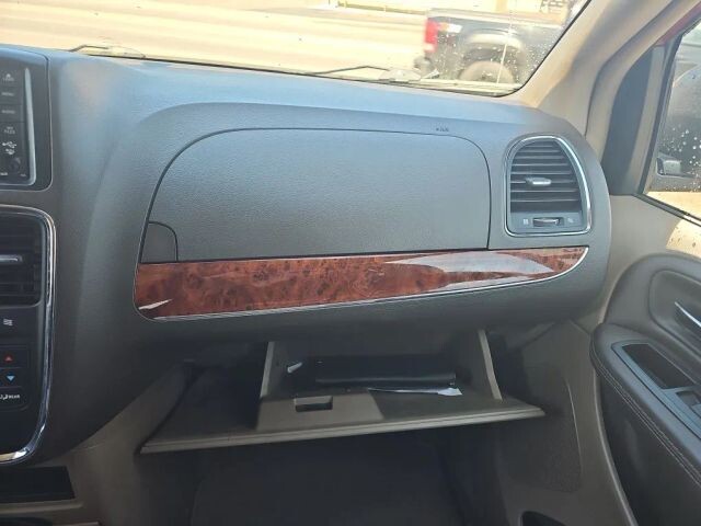 2015 Chrysler Town & Country in Wadena, MN 56482 - 2449072 9