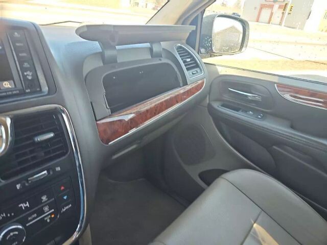 2015 Chrysler Town & Country in Wadena, MN 56482 - 2449072 6