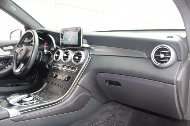 2017 Mercedes-Benz GLC 300 in Decatur, GA 30032 - 2451121 60