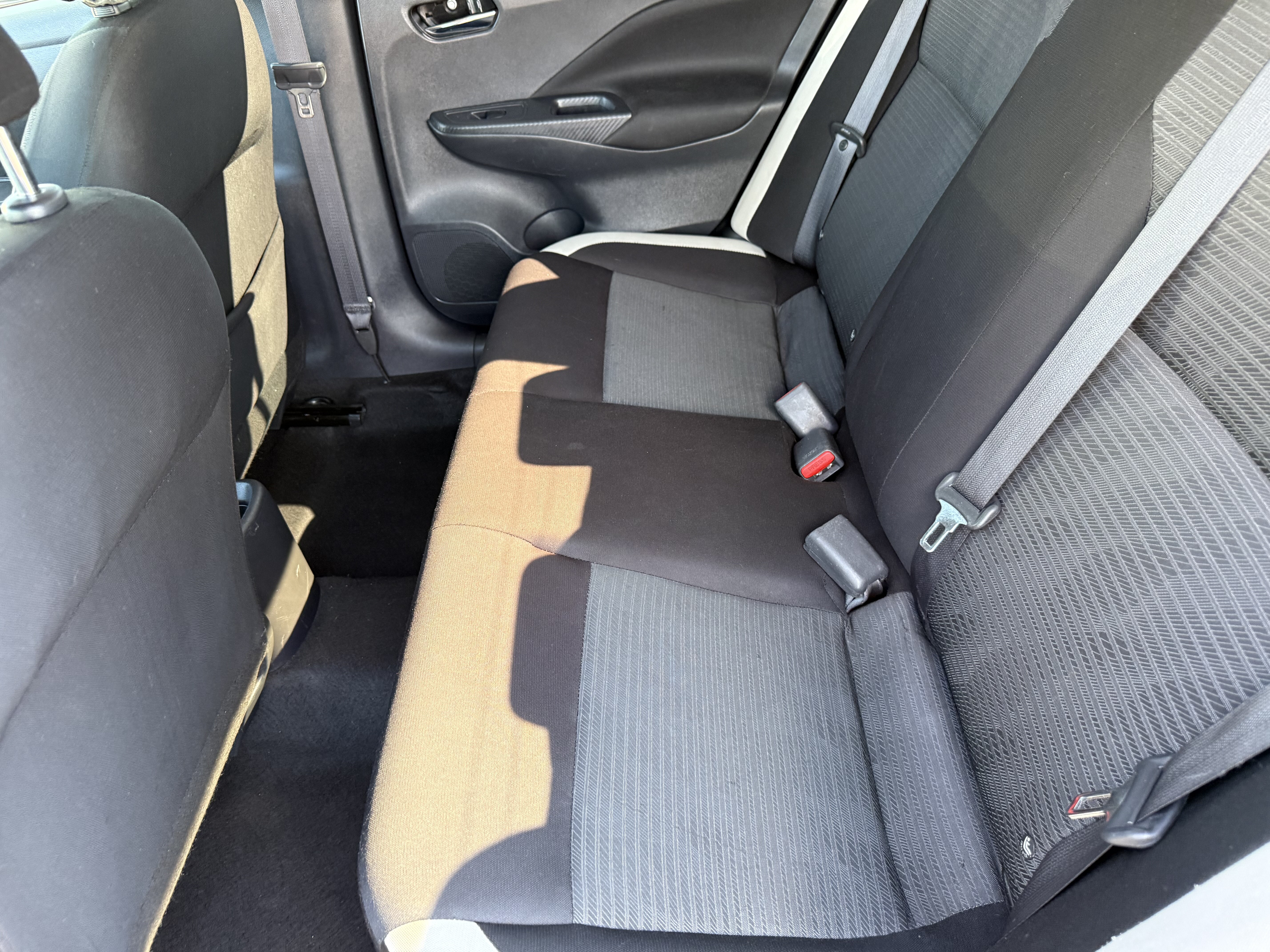 2021 Nissan Versa in Phoenix, AZ 85022 - 2451385 8