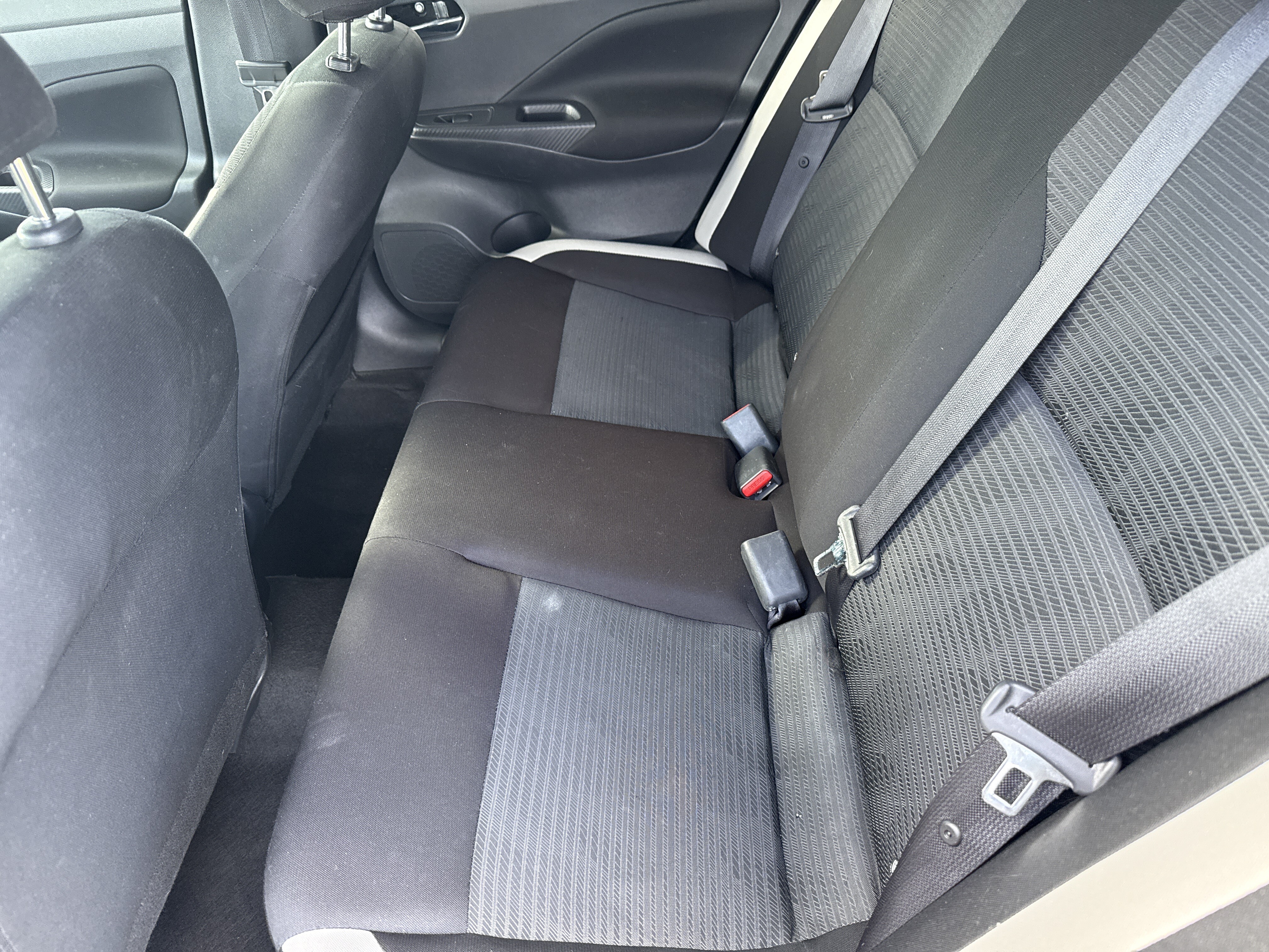 2021 Nissan Versa in Phoenix, AZ 85022 - 2451385 8