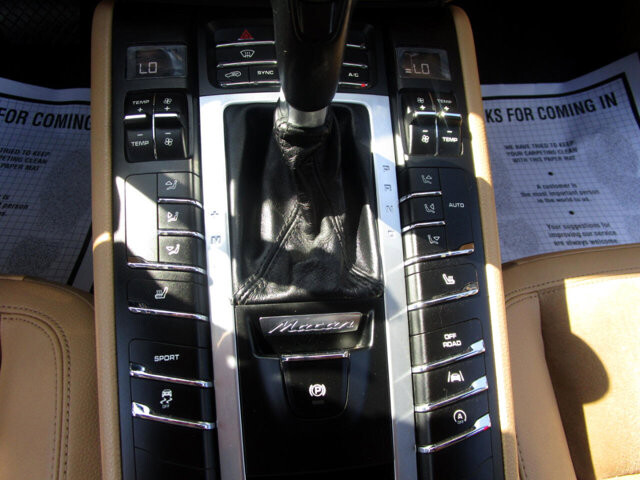 2018 Porsche Macan in Tampa, FL 33604-6914 - 2451390 7