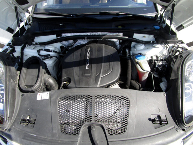 2018 Porsche Macan in Tampa, FL 33604-6914 - 2451390 21