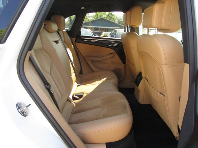 2018 Porsche Macan in Tampa, FL 33604-6914 - 2451390 10