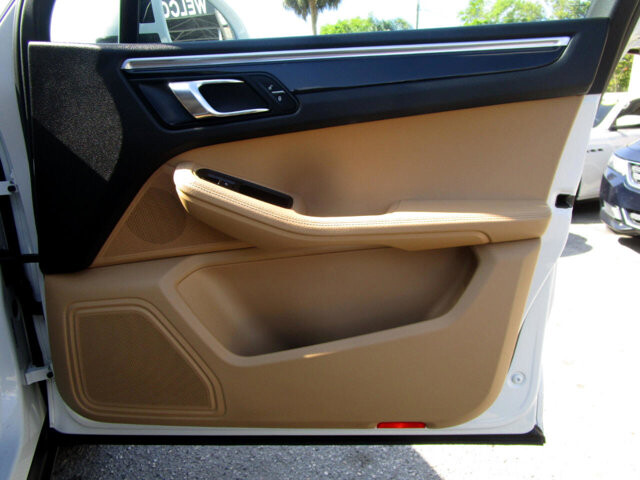 2018 Porsche Macan in Tampa, FL 33604-6914 - 2451390 18