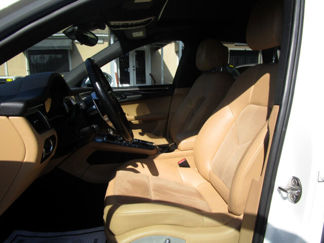 2018 Porsche Macan in Tampa, FL 33604-6914 - 2451390 9