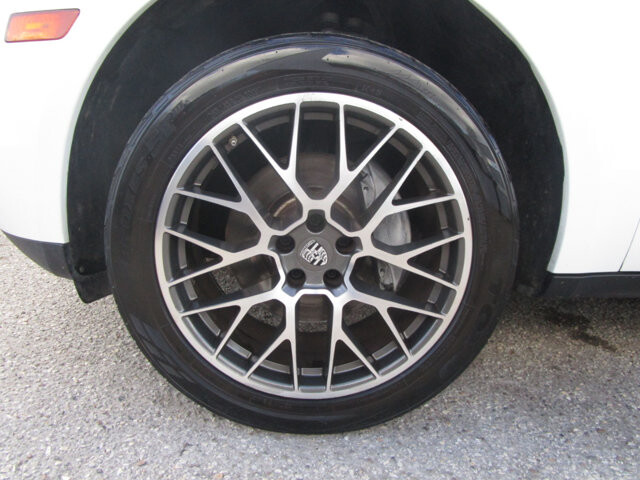 2018 Porsche Macan in Tampa, FL 33604-6914 - 2451390 40