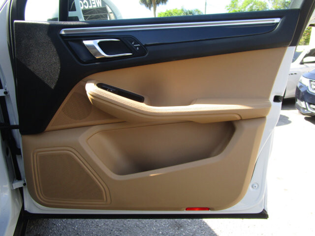 2018 Porsche Macan in Tampa, FL 33604-6914 - 2451390 18