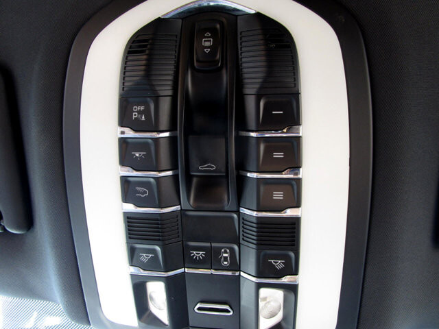 2018 Porsche Macan in Tampa, FL 33604-6914 - 2451390 15