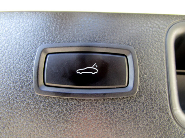 2018 Porsche Macan in Tampa, FL 33604-6914 - 2451390 25