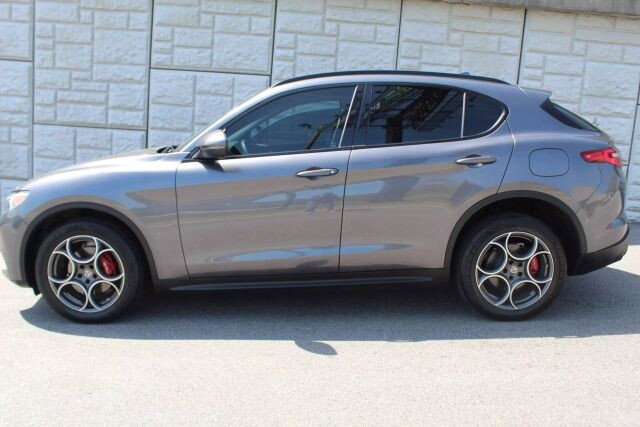 2018 Alfa Romeo Stelvio in Decatur, GA 30032 - 2455191 30