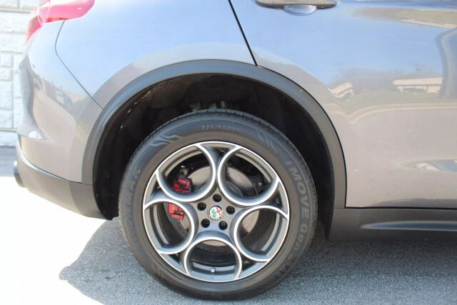 2018 Alfa Romeo Stelvio in Decatur, GA 30032 - 2455191 35