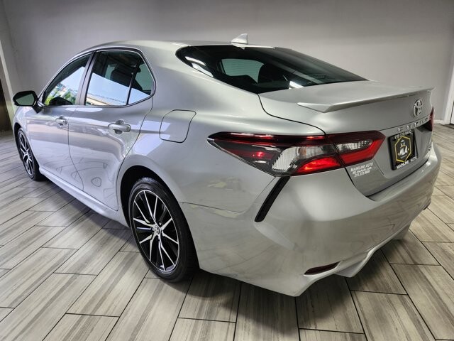 2021 Toyota Camry in Cinnaminson, NJ 08077 - 2455547 3