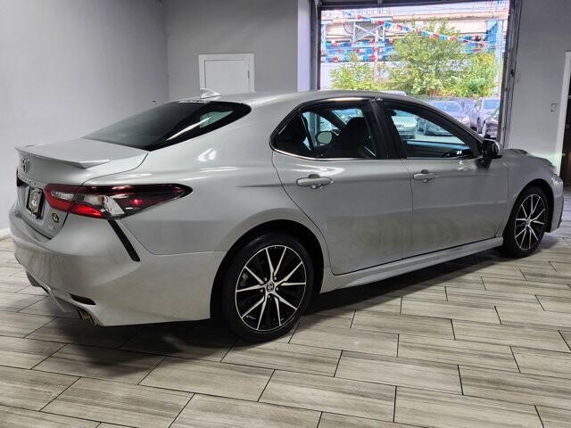 2021 Toyota Camry in Cinnaminson, NJ 08077 - 2455547 5