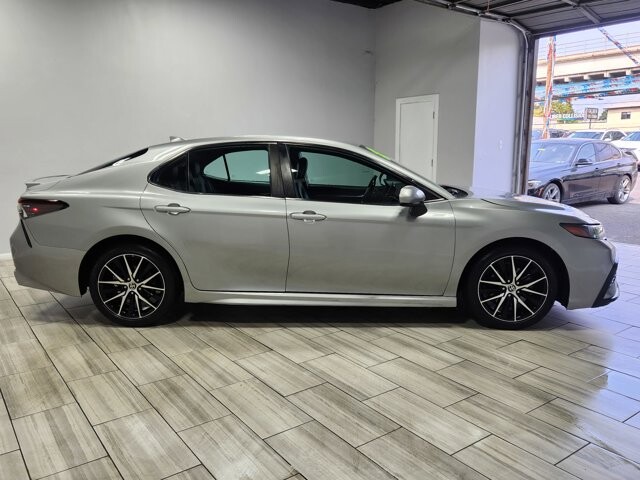 2021 Toyota Camry in Cinnaminson, NJ 08077 - 2455547 6