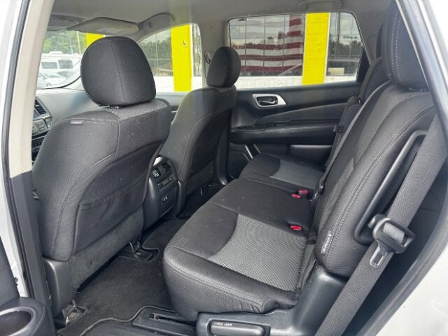 2020 Nissan Pathfinder in Indianapolis, IN 46222-4002 - 2455561 6