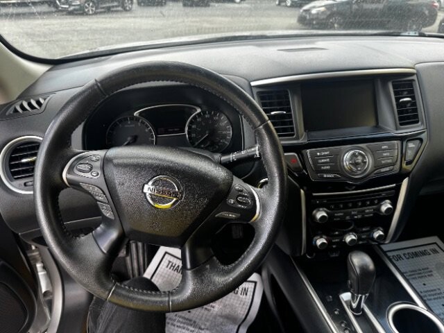 2020 Nissan Pathfinder in Indianapolis, IN 46222-4002 - 2455561 9