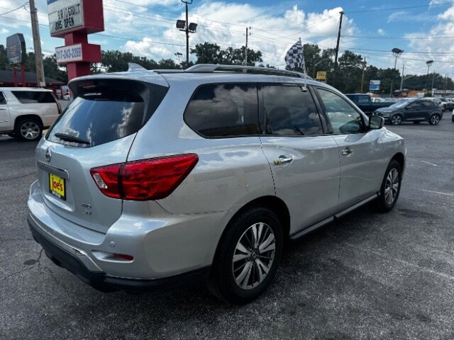 2020 Nissan Pathfinder in Indianapolis, IN 46222-4002 - 2455561 4