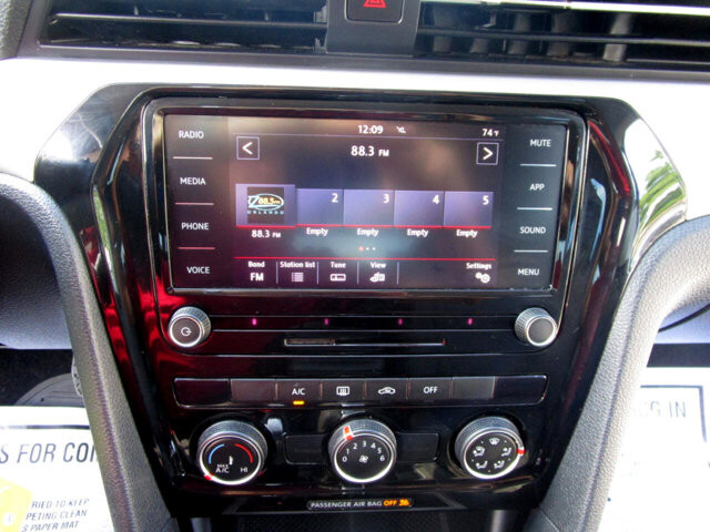 2021 Volkswagen Passat in Tampa, FL 33604-6914 - 2456272 6