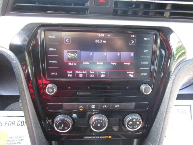 2021 Volkswagen Passat in Tampa, FL 33604-6914 - 2456272 6