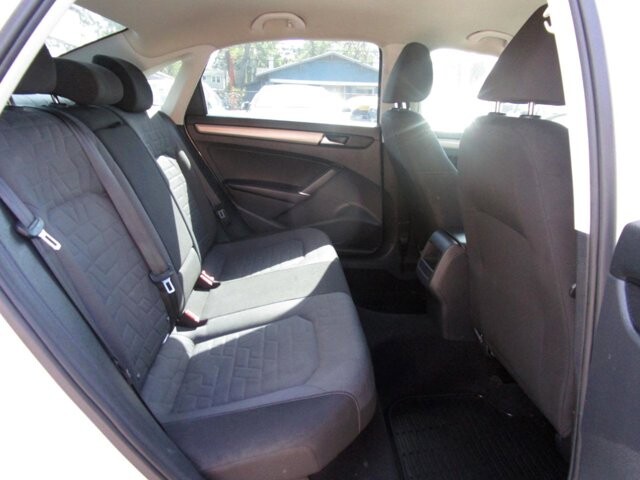 2021 Volkswagen Passat in Tampa, FL 33604-6914 - 2456272 10