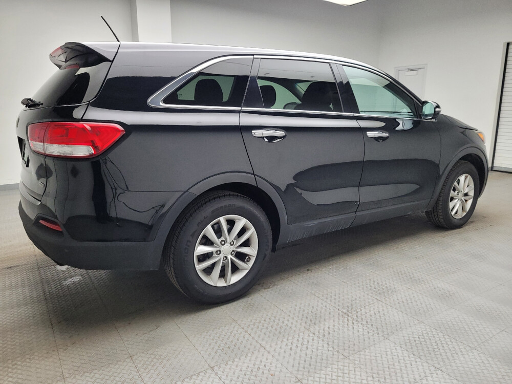 2016 Kia Sorento in Grand Rapids, MI 49508 - 2456814 10
