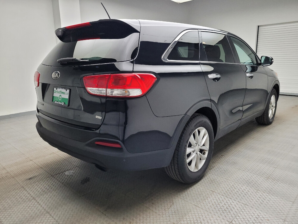 2016 Kia Sorento in Grand Rapids, MI 49508 - 2456814 9