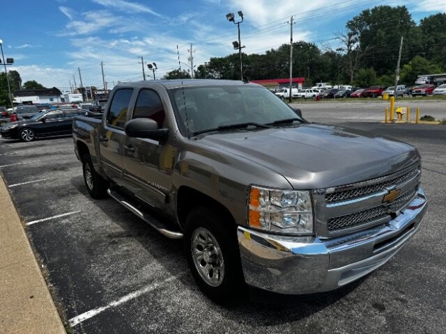 2013 Chevrolet Silverado 1500 in Indianapolis, IN 46222-4002 - 2456843 3