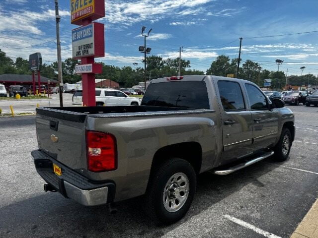 2013 Chevrolet Silverado 1500 in Indianapolis, IN 46222-4002 - 2456843 4