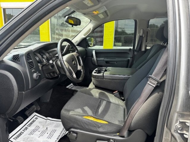 2013 Chevrolet Silverado 1500 in Indianapolis, IN 46222-4002 - 2456843 8