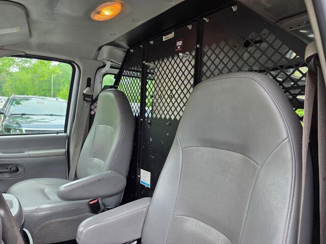 2005 Ford E-350 and Econoline 350 in Blauvelt, NY 10913 - 2456860 35