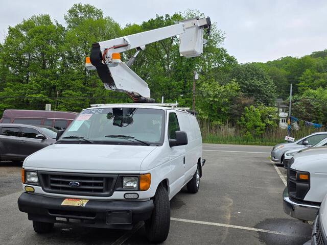 2005 Ford E-350 and Econoline 350 in Blauvelt, NY 10913 - 2456860 4