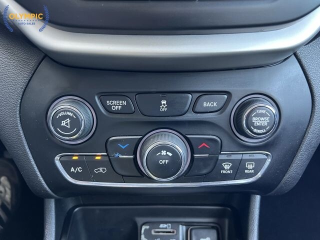 2018 Jeep Cherokee in Decatur, GA 30032 - 2460274 29